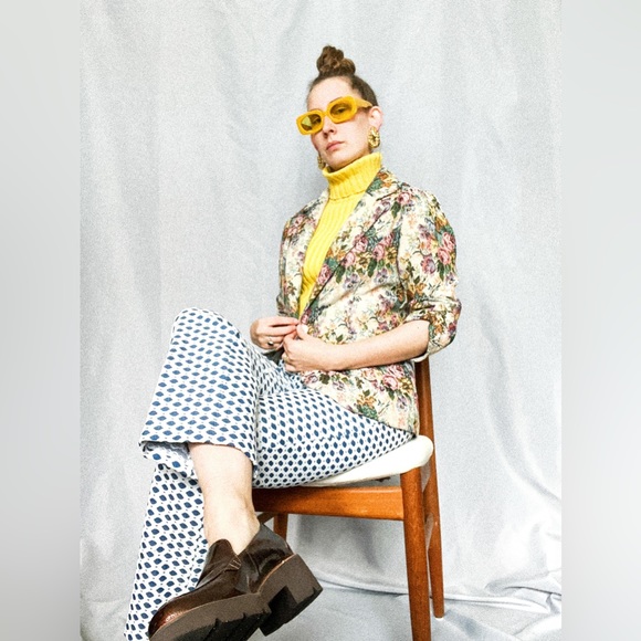 VINTAGE Floral Tapestry Blazer, Cinched Sleeves - Picture 5 of 10